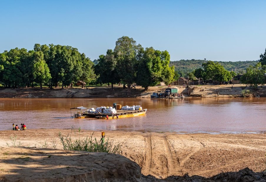 Le Manambolo pres de Bekopaka